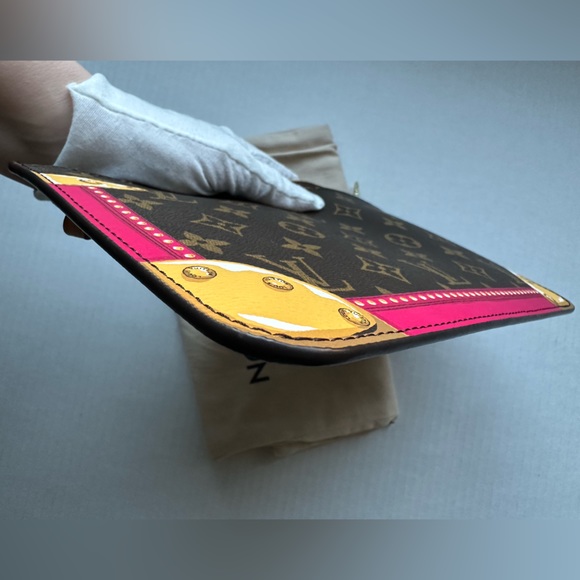 Louis Vuitton Pochette Monogram Tromp L'oeil Screen LIMITED EDITION SUMMER TRUNK - Picture 9 of 14